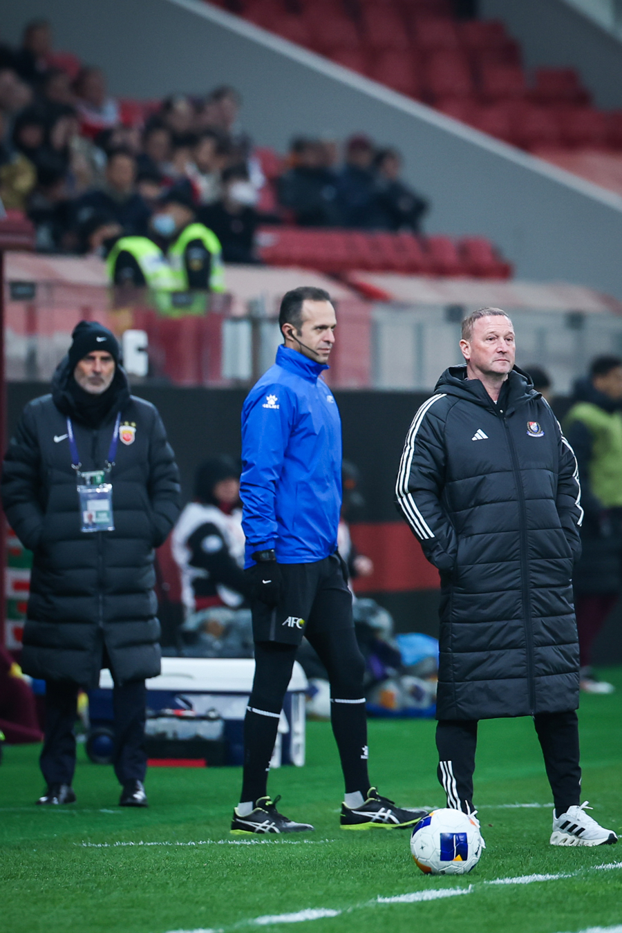 电竞博彩平台 -亚冠转会期再迎强敌，塞维利亚防线松动，主帅态度——球迷炸锅，临场指挥获称赞的简单介绍