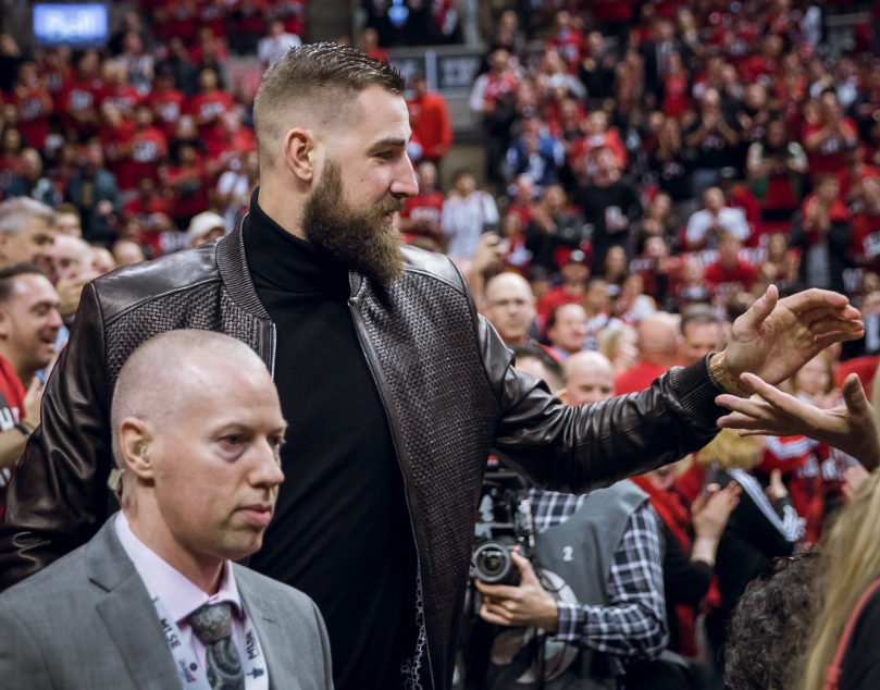 LOL联盟网站 -瓦伦西亚训练开放日，今晨回应争议引欢呼，CBA季后赛在即，球队文化再被提及(cba季后赛战况最新消息)