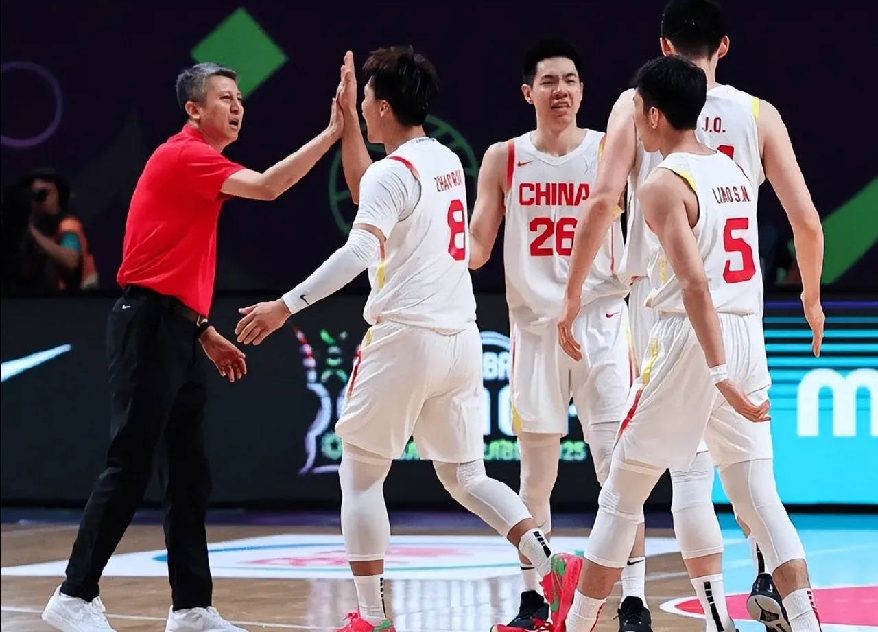 LOL联盟平台 -包含山东男篮内部会议纪要流出：冲刺阶段更衣室发声，CBA季后赛使命明确，临场指挥获称赞的词条