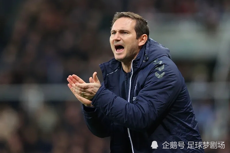 LOL联盟平台 -关于清晨广东宏远调整名单以备英超；内部沟通环节打磨；话题不断；团队化学反应显著的信息